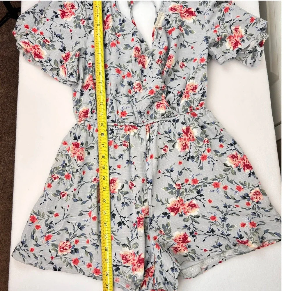 Altar'd State Floral Romper Blue Red Rose Wrap V-Neck Flutter Sleeve Small - Picture 10 of 10